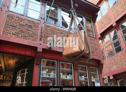 Ein historisches Stück Hamburg: Die lebensmitteleinzelhändler" Apartments und Krutkramer Geschenke Shop. Stockfoto