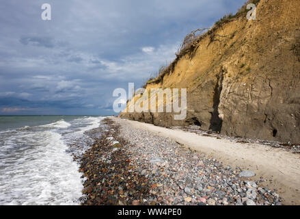 Kieselsteine am Strand, Hohes Ufer der Ostsee in der Nähe von Ahrenshoop, Fischland, Fischland-Darß-Zingst, Mecklenburg-Vorpommern, Deutschland Stockfoto