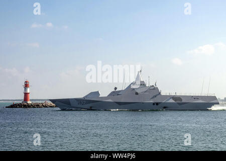 Die HSwMS Helsingborg (K32) ist eine schwedische Flugkörperkorvette der Visby-Klasse. Rostock Warnemunde Stockfoto