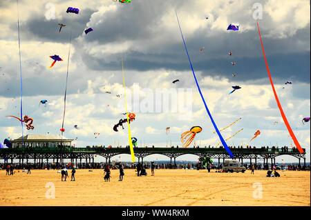 Die achte St Annes International Kite Festival 2019 auf die Städte Strand Stockfoto