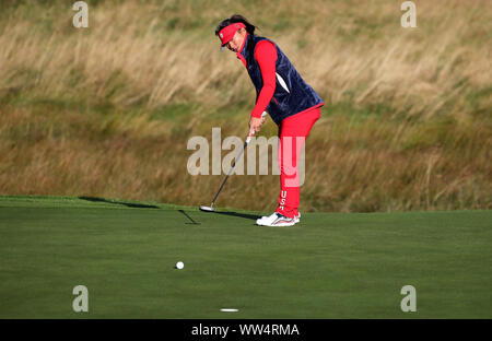 Das Team USA Megan Khang Schläge am 1. grün während der viererspiele Match an Tag eins der Solheim Cup 2019 in Gleneagles Golf Club, Auchterarder. Stockfoto