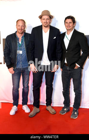 Johann von Bülow, Jan-Ole Gerster und Gast bei der Eröffnung der 26. Internationalen Filmfest Oldenburg mit der Premiere von 'Lara' in der Weser Ems Halle. Oldenburg, 11.09.2019 | Verwendung weltweit Stockfoto