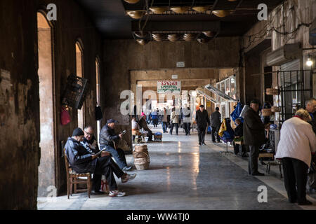 Dezerter Basar, von Tiflis größter Lebensmittelmarkt, Tsinamdzgvrishvili Straße, Tiflis, Georgien. Stockfoto