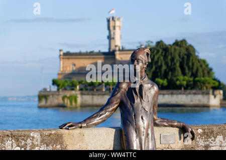 Skulptur von Roland Martin 2006 Dammglonker vor Schloss Montfort Langenargen, Oberschwaben, Bodensee, Baden-Württemberg, Deutschland Stockfoto