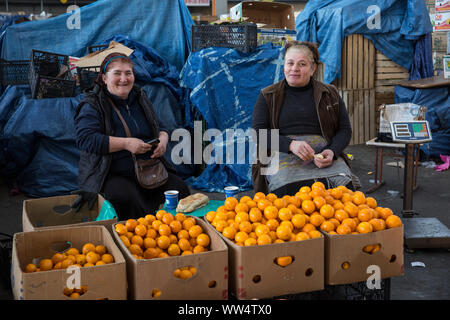 Dezerter Basar, von Tiflis größter Lebensmittelmarkt, Tsinamdzgvrishvili Straße, Tiflis, Georgien. Stockfoto