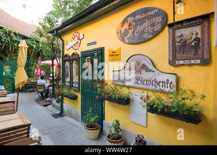 Gastgarten der Cafe Restaurant Sissi, Baden bei Wien, Industrieviertel, Niederösterreich, Österreich Stockfoto