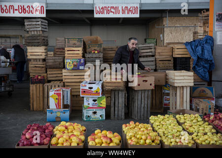 Dezerter Basar, von Tiflis größter Lebensmittelmarkt, Tsinamdzgvrishvili Straße, Tiflis, Georgien. Stockfoto