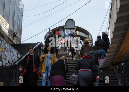 Dezerter Basar, von Tiflis größter Lebensmittelmarkt, Tsinamdzgvrishvili Straße, Tiflis, Georgien. Stockfoto