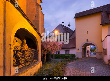 Kirche schloss mit Pfarrkirche St. Nikolaus, Eibelstadt, Mainfranken, Unterfranken, Franken, Bayern, Deutschland Stockfoto