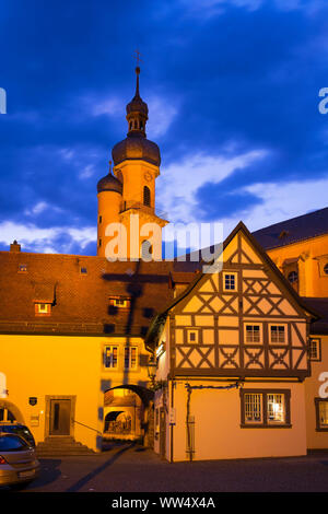 Pfarrkirche St. Nikolaus und MesnerhÃ¤uschen, Eibelstadt, Mainfranken, Unterfranken, Franken, Bayern, Deutschland Stockfoto