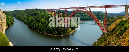 Garabit-viadukt, von Gustave Eiffel erbaut auf dem Fluss Truyere, Puy-de-Dôme Departement, Auvergne-Rhone-Alpes, Frankreich, Europa Stockfoto