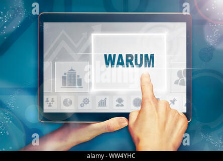 Eine Hand holiding einen Computer Tablet und Drücken einer Warum 'Warum' Konzept. Stockfoto