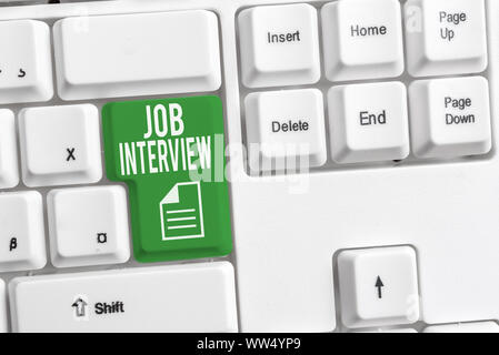 Konzeptionelle Hand schreiben, Job Interview. Konzept sinn Fragen zur Bewertung Antworten Einstellung Beschäftigung Panel Weiß pc-Tastatur mit Papier Stockfoto
