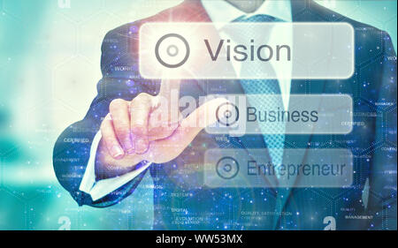 Ein Geschäftsmann Auswahl einer Vision auf eine futuristische Display mit einem Konzept. Stockfoto
