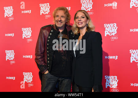 Baden Baden, Deutschland. 12 Sep, 2019. Thomas Gottschalk (Moderator), mit co-star Karina MROSS, 25. SWR3 New Pop Festival 2019, das Besondere, Aufnahme im Festspielhaus in Baden Baden am 12.09.2019. | Verwendung der weltweiten Kredit: dpa/Alamy leben Nachrichten Stockfoto