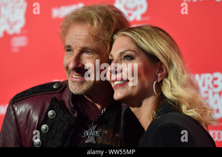 Baden Baden, Deutschland. 12 Sep, 2019. Thomas Gottschalk (Moderator), mit co-star Karina MROSS, 25. SWR3 New Pop Festival 2019, das Besondere, Aufnahme im Festspielhaus in Baden Baden am 12.09.2019. | Verwendung der weltweiten Kredit: dpa/Alamy leben Nachrichten Stockfoto