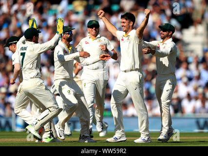 Australiens Mitchell Marsh (Zweiter von rechts) feiert die wicket von England's Jack Leach in Tag zwei des fünften Testspiel am Oval, London. Stockfoto