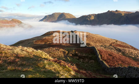 Cloud inversion über Patterdale mit arnison Felsen auf der linken Seite, Fiel und auf der rechten Seite von hartsop Oben Wie im Lake District. Stockfoto