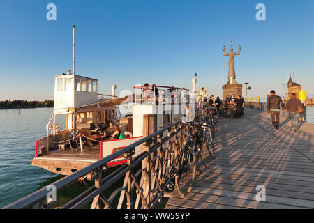 Hafeneinfahrt von Konstanz mit der Statue Imperia von Peter Lenk, Restaurant Schiff, Bodensee, Baden-Württemberg, Deutschland Stockfoto