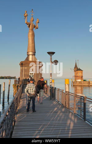 Hafeneinfahrt von Konstanz mit der Statue Imperia von Peter Lenk, Bodensee, Baden-Württemberg, Deutschland Stockfoto