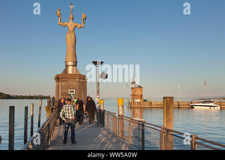 Hafeneinfahrt von Konstanz mit der Statue Imperia von Peter Lenk, Bodensee, Baden-Württemberg, Deutschland Stockfoto