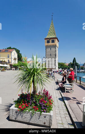 Hafen Promenade mit Blick auf die mangturm, Lindau, Bodensee, Bayern, Deutschland Stockfoto