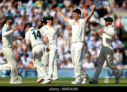 Australiens Mitchell Marsh (Zweiter von rechts) feiert die wicket von England's Jack Leach in Tag zwei des fünften Testspiel am Oval, London. Stockfoto