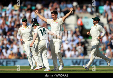 Australiens Mitchell Marsh (Zweiter von rechts) feiert die wicket von England's Jack Leach in Tag zwei des fünften Testspiel am Oval, London. Stockfoto