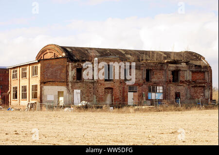 Eine alte Ziegel auf dem stillgelegten Business Park, einer alten Fabrik ruinieren, Stockfoto