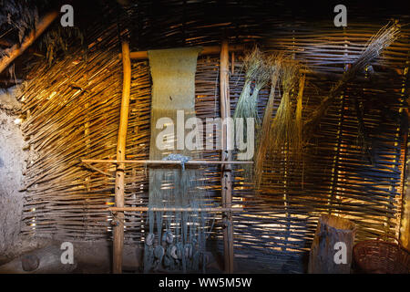 Alten Webstuhl in einem alten Cottage Stockfoto