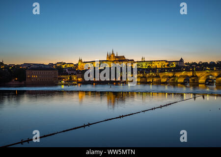 Nacht Blick auf die Prager Altstadt Skyline der Stadt in der Tschechischen Republik. Stockfoto