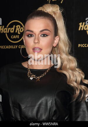 London, Großbritannien. 12 Sep, 2019. Tallia Sturm auf dem roten Teppich im Hard Rock Cafe Piccadilly Circus Launch Party in London. Credit: SOPA Images Limited/Alamy leben Nachrichten Stockfoto