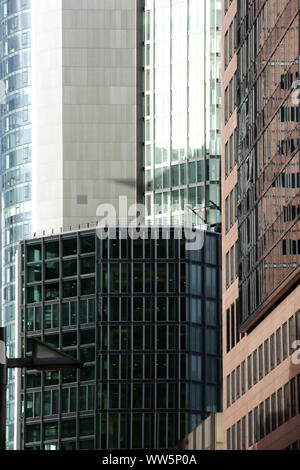 Fotografie von einer Laterne vor einem modernen Haus Fassade, Stockfoto