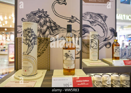 Singapur - ca. April 2019: Spiel der Throne Whiskys auf Anzeige am Changi Flughafen, Terminal 3 Stockfoto