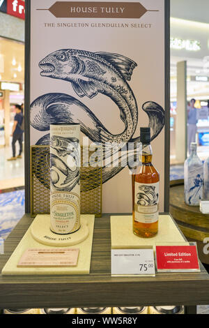 Singapur - ca. April 2019: Spiel der Throne Whiskey auf Anzeige am Changi Flughafen, Terminal 3 Stockfoto