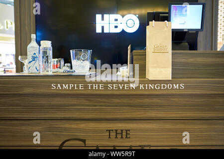 Singapur - ca. April 2019: Spiel der Throne Whiskys auf Anzeige am Changi Flughafen, Terminal 3 Stockfoto