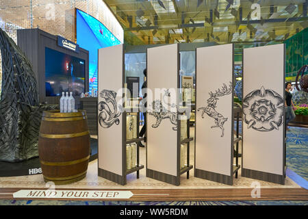 Singapur - ca. April 2019: Spiel der Throne Whiskys auf Anzeige am Changi Flughafen, Terminal 3 Stockfoto