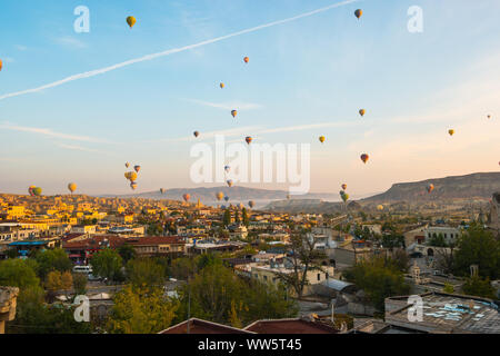 Kappadokien Skyline der Stadt in Göreme, Türkei. Stockfoto