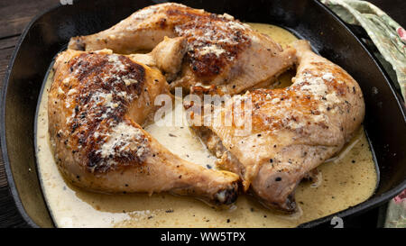Huhn, würzig gebraten, lecker würzig, Fried Chicken Drumsticks, hühnerbein Steak, hautlose Hühnerkeule, Lenden Steak, Koreanisch fried Stockfoto