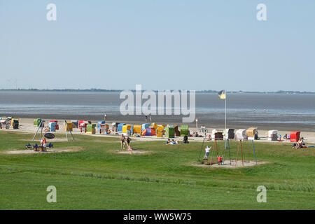 Campingplatz am Strand, im Hintergrund Wilhelmshaven, Nordseebad Dangast, Varel-Dangast, Niedersachsen, Deutschland, Europa Stockfoto