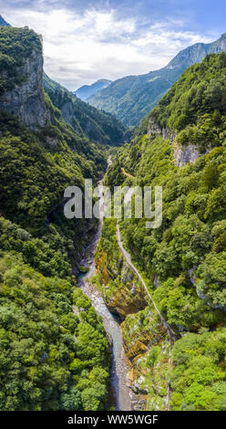 Die alte Via Mala di Scalve, Dezzo di Scalve, Val di Scalve, Provinz Bergamo, Lombardei, Italien. Stockfoto