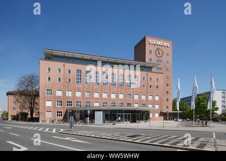 Siemens-Schuckert Verwaltungsgebäude, genannt Himbeere Palace, Büro- und Verwaltungsgebäude der Siemens Group, Erlangen, Mittelfranken, Franken, Bayern, Deutschland, Europa Stockfoto