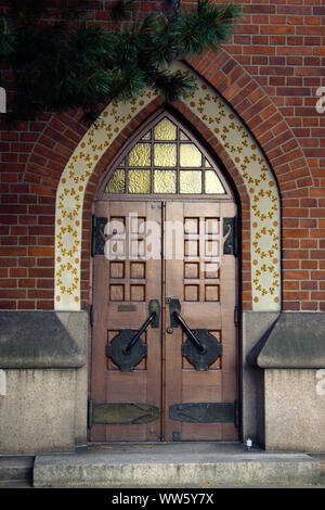 Kirche Veranda, Lancet Tür. Evangelische Kirche, Helsinki, Finnland Stockfoto