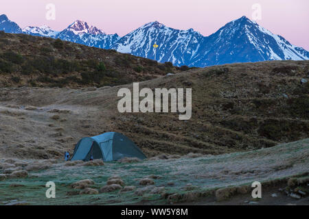 Österreich, Tirol, Grinzens, Salfeins, Morgenstimmung am Salfeinssee in den Stubaier Alpen Stockfoto