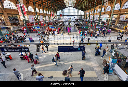 Frankreich, Paris, Züge, Halle, Plattformen, Menschen Stockfoto