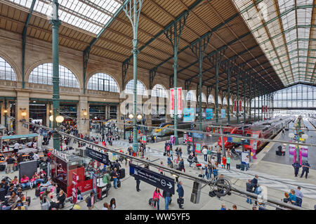 Frankreich, Paris, Züge, Halle, Plattformen, Menschen Stockfoto