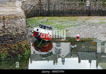 Großbritannien, Schottland, Aberdeenshire, Banffshire, Portsoy, Hafen, Herbst trocken, Strände Yacht, Reflexionen Stockfoto