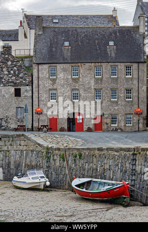 Großbritannien, Schottland, Aberdeenshire, Banffshire, Portsoy, Hafen, Herbst trocken, Boote, Haus, digital bearbeitet Stockfoto