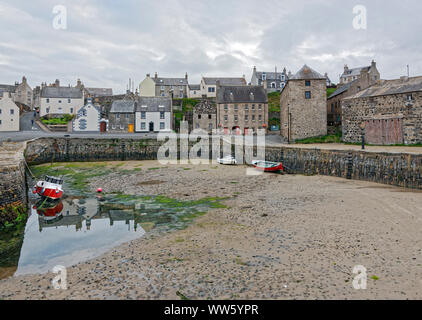 Großbritannien, Schottland, Aberdeenshire, Banffshire, Portsoy, Hafen, Herbst trocken, Boote, Reflexionen Stockfoto