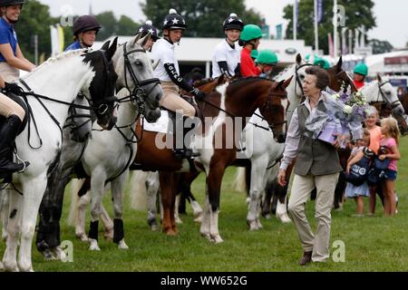 Prinzessin Anne treffen Pony Club Mitglieder. Stockfoto